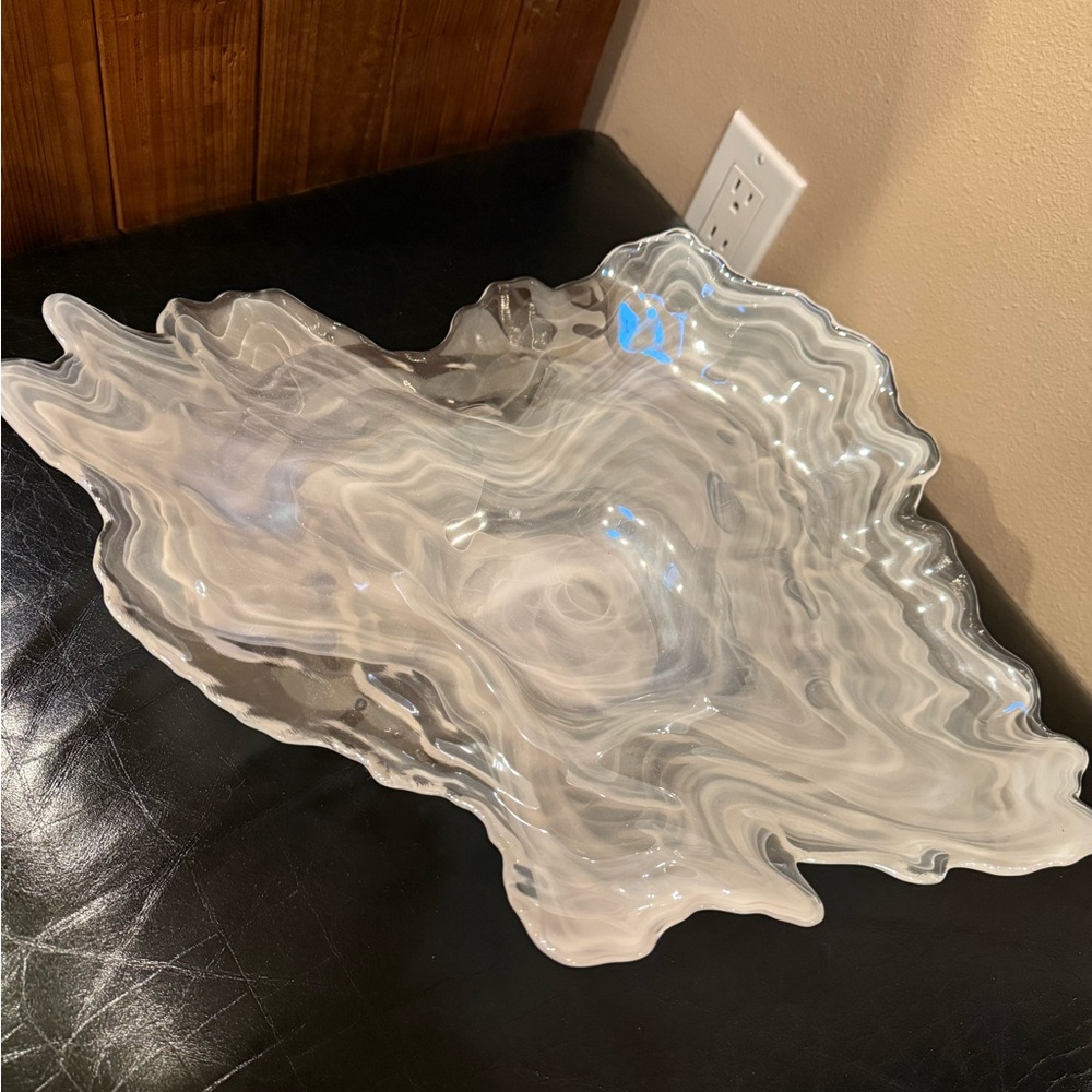 Shell Design Glass Bowl - Picture 2 of 3